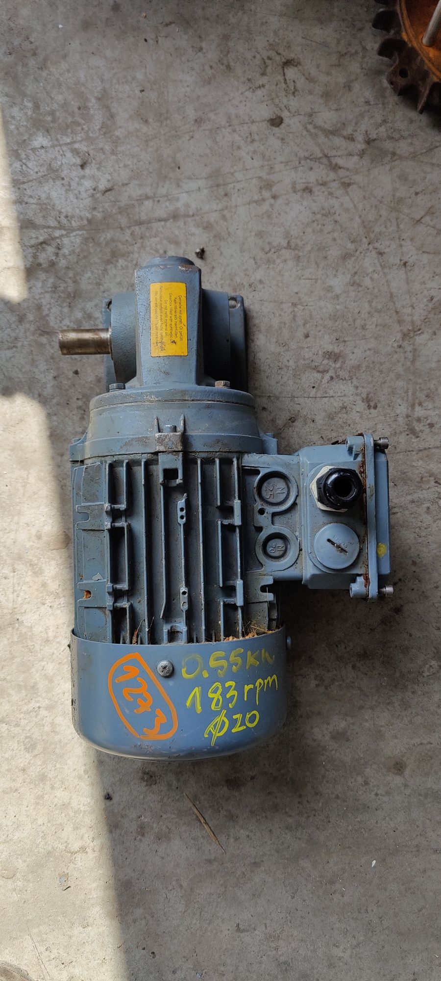 Motor electric trifazat cu reductor, 0.55kW, 183rpm, 380V