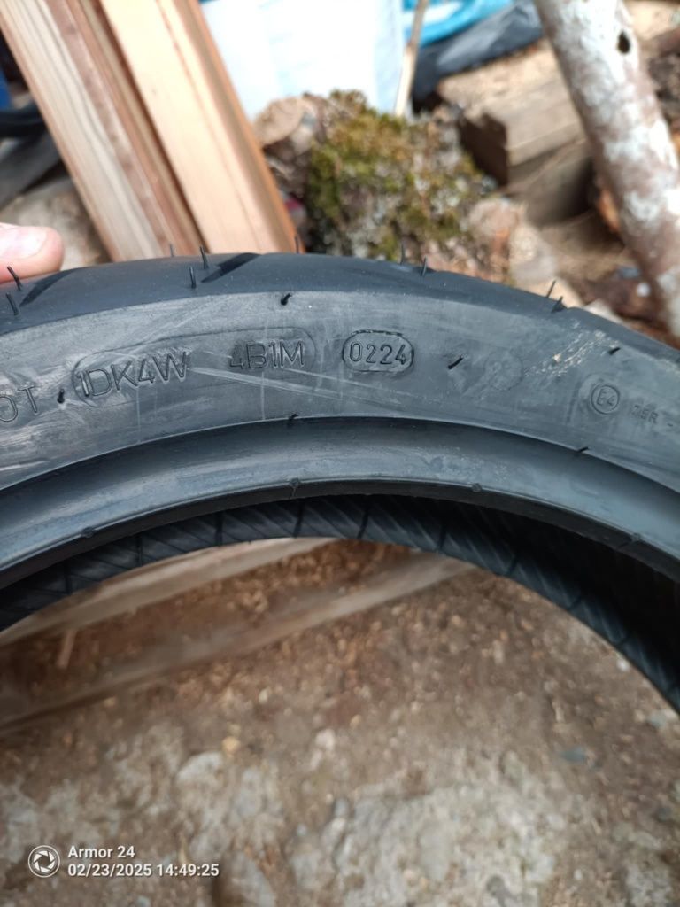 Гуми за мотор Dunlop 180 55 r17 и 130 70 r16