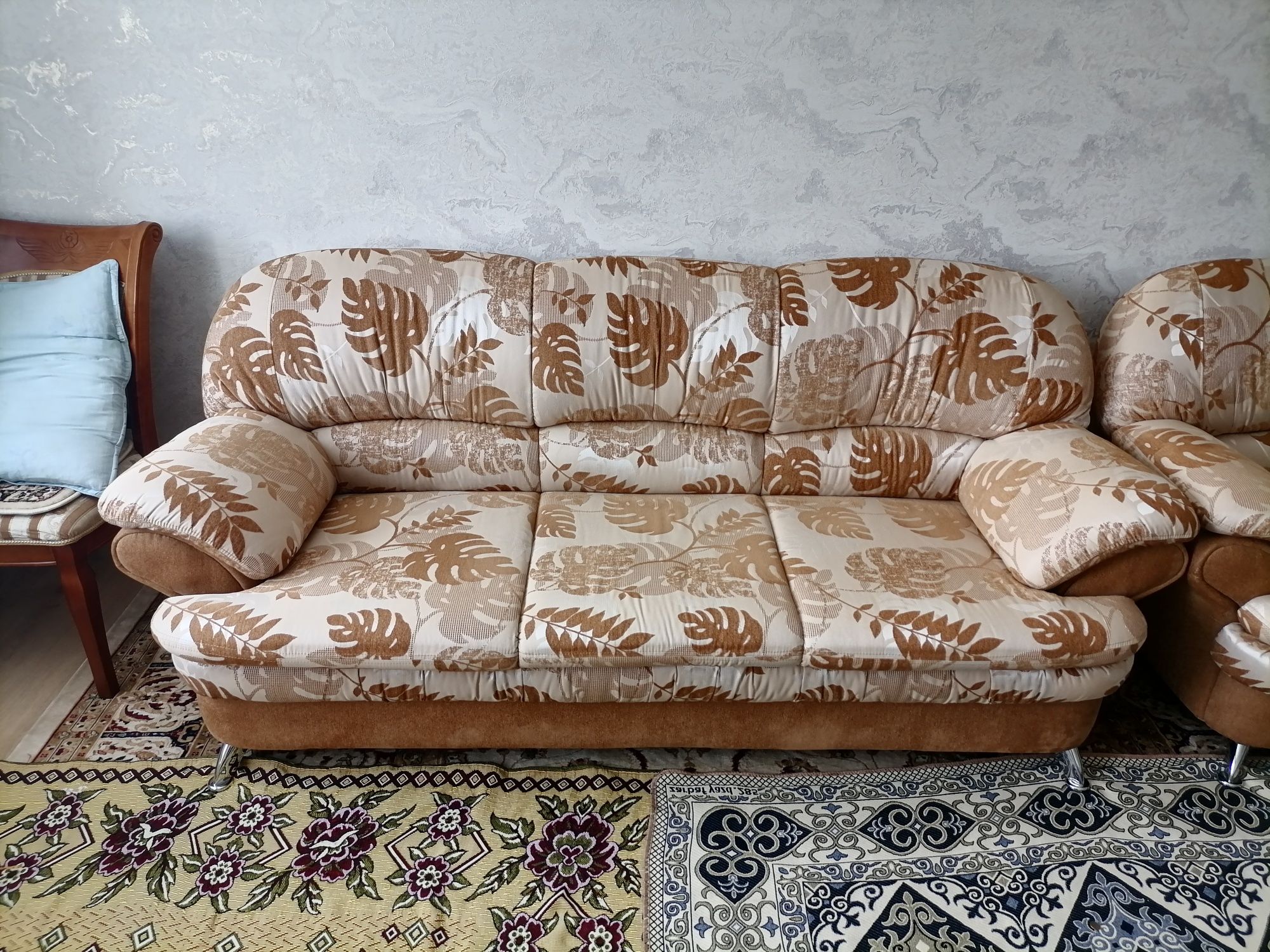 Продам диван с креслом в хорошем состоянии