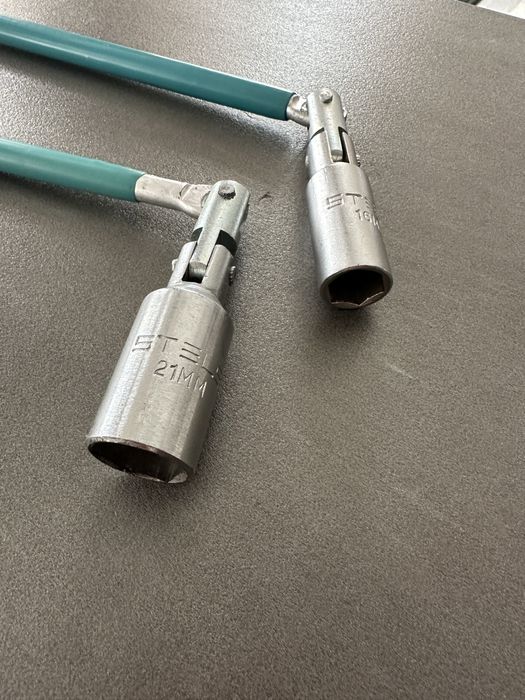 Ключ автомобилни свещи 16,21х250mm
