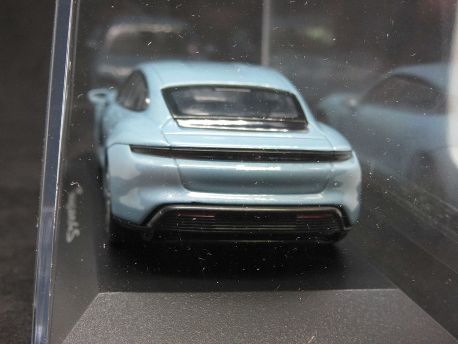 Macheta Porsche Taycan 4S Minichamps 1:43