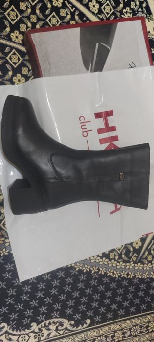 Продам зимние женские сапоги