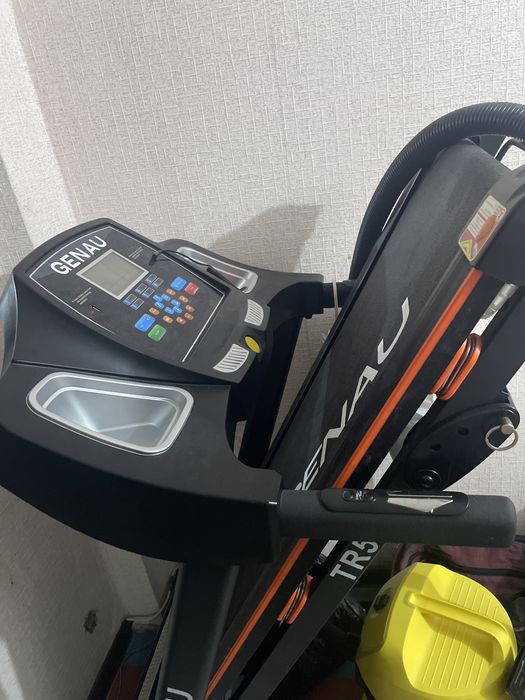 Беговая дорожка немецкого бренда.