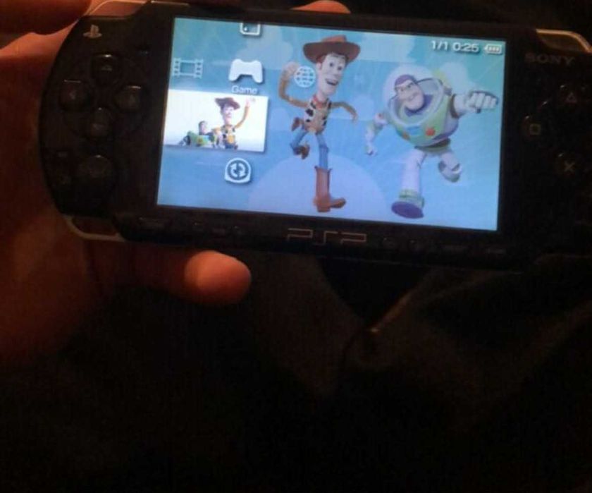 Sony Psp 2004 с 2 игри и зарядно