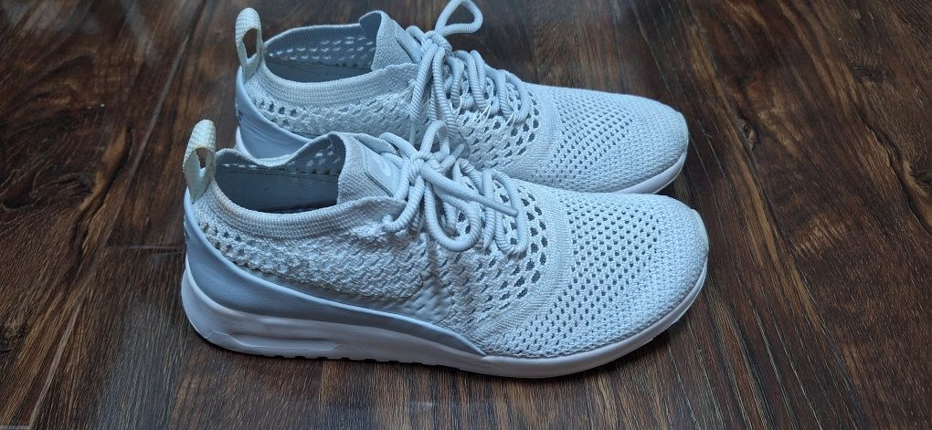 Adidasi Nike Air Max Thea