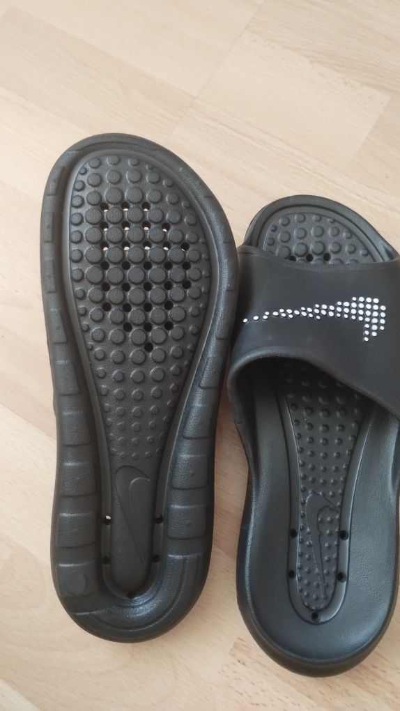 Papuci slapi Nike victori