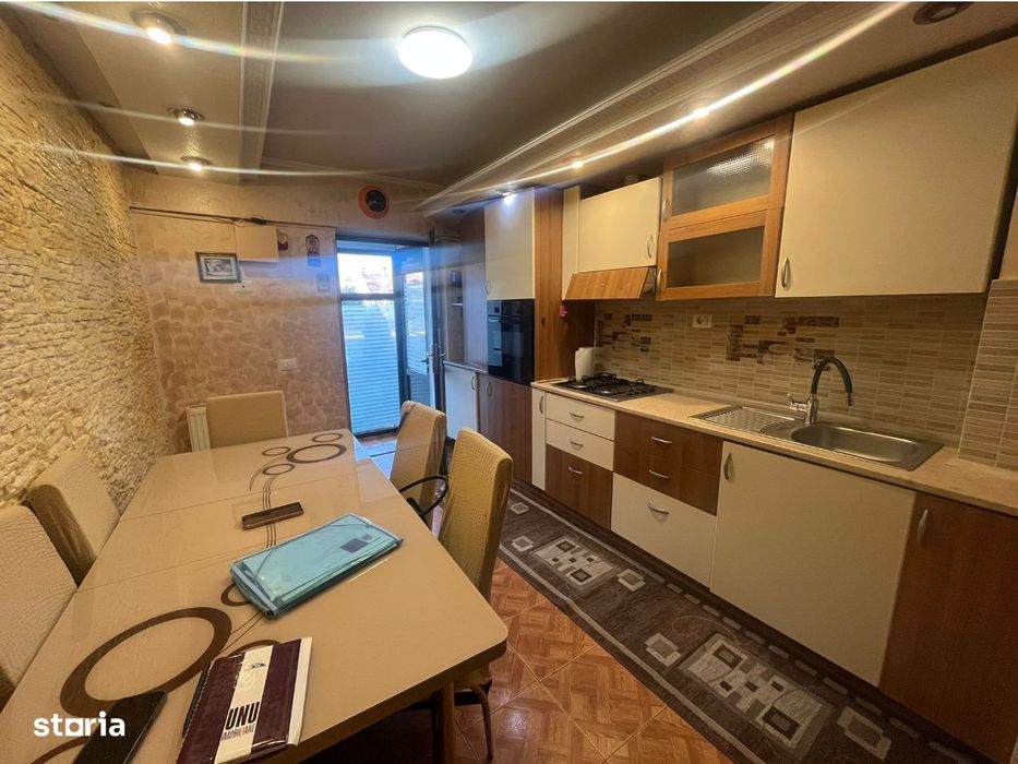 De închiriat – Apartament trei camere - Parter