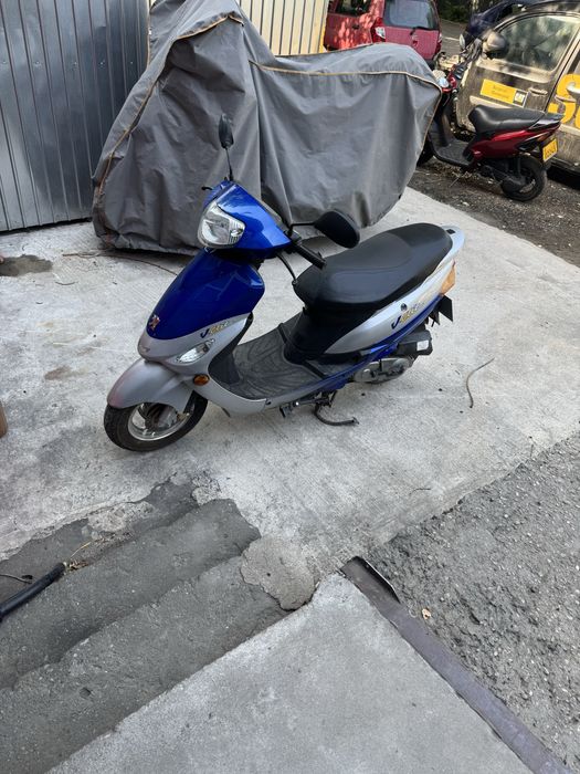 Vand scuter peugeot v-clic