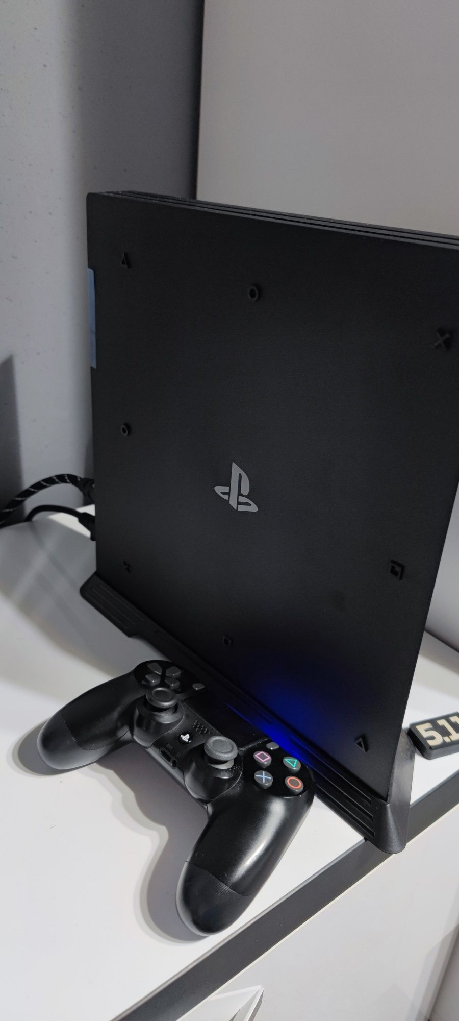 PlayStation 4 Pro modat 9.00