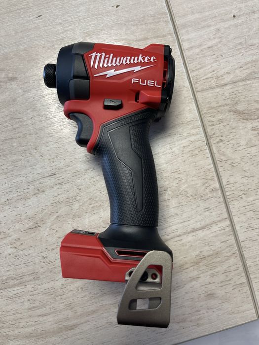Masina de insurubat milwaukee FID3