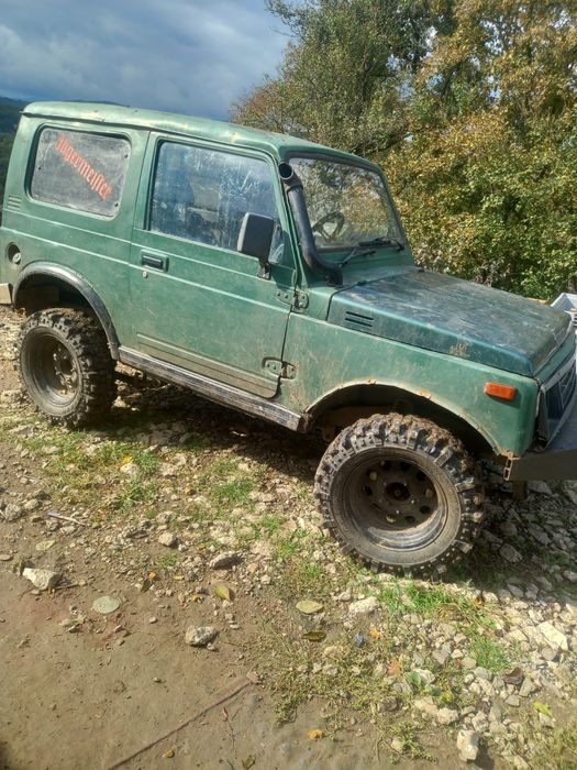 Vând Suzuki samurai