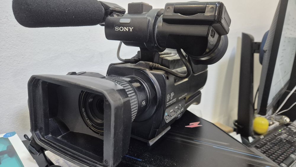 Продам видеокамеру  в хорошем состоянии .