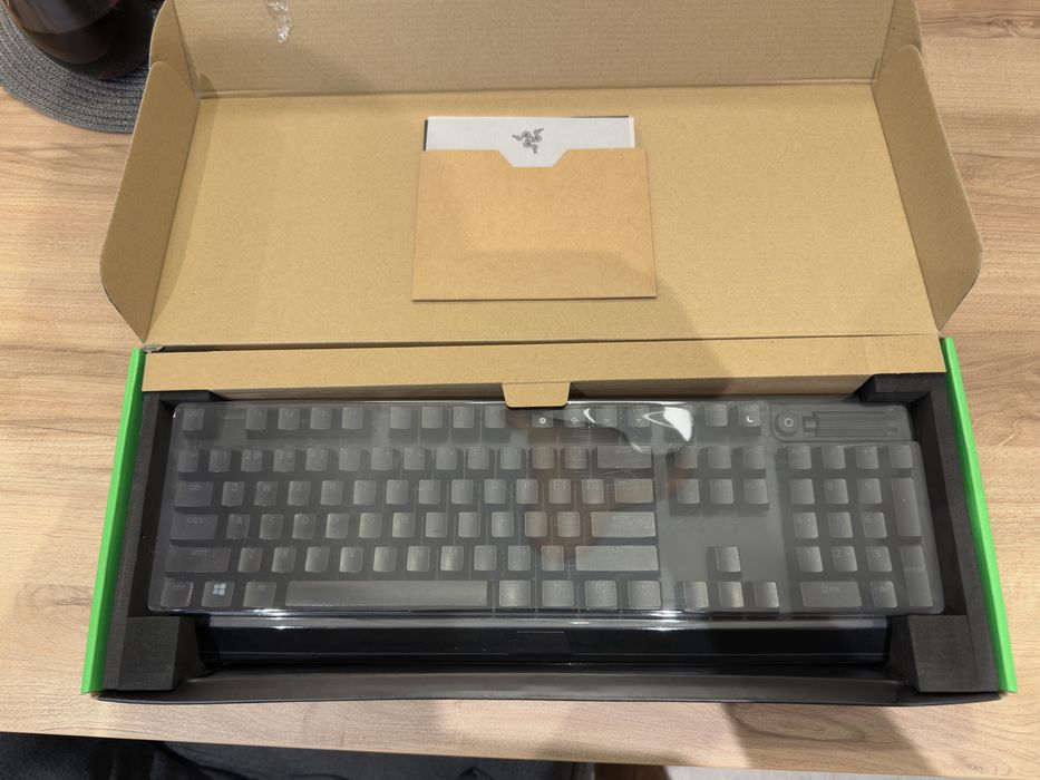 Razer BlackWidow V3 – механична геймърска клавиатура, като нова