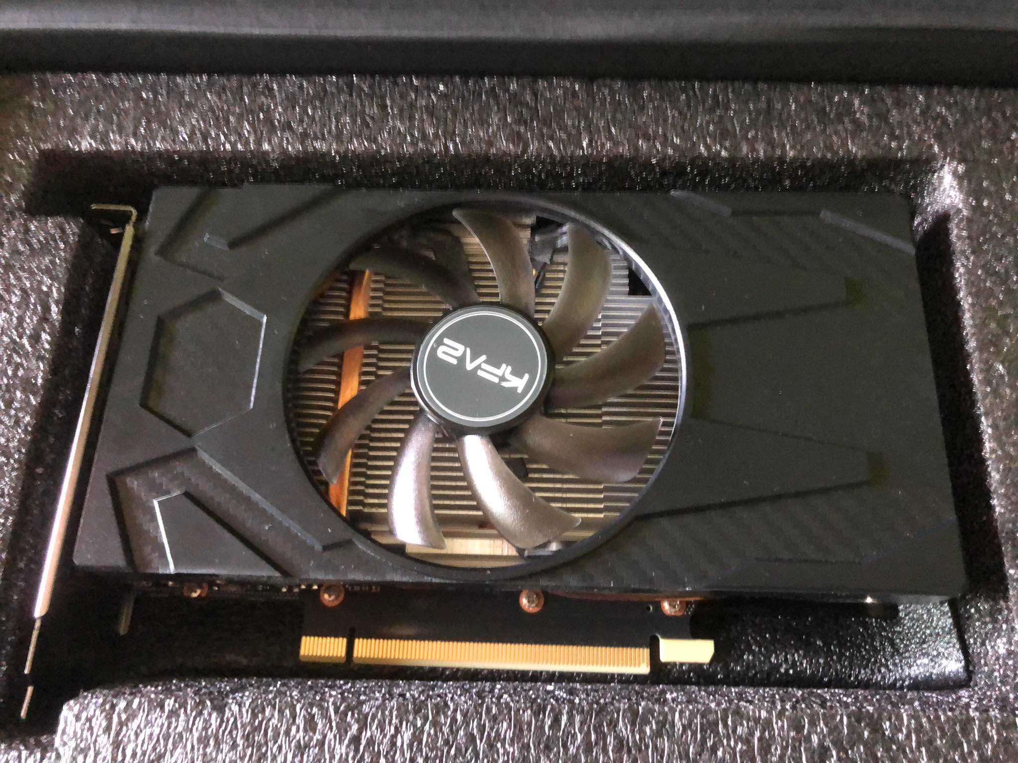 Продавам GeForce RTX 3050 8GB