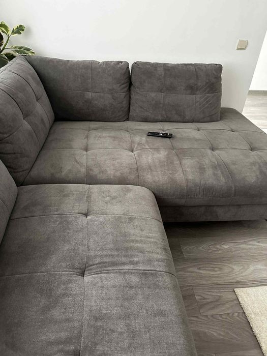 Canapea aproape noua