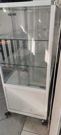 Продам стеклянный шкаф витрина