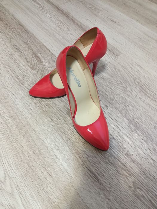 De vanzare pantofi și sandale piele naturala lacuita