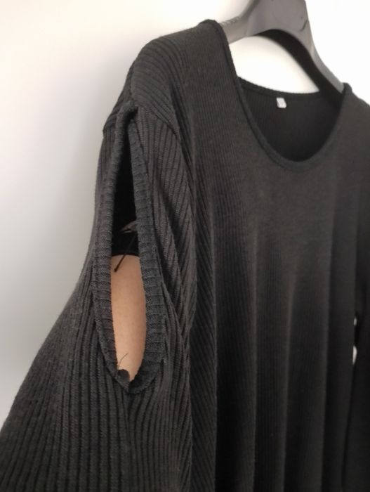 Rochie neagra  cu umeri goi