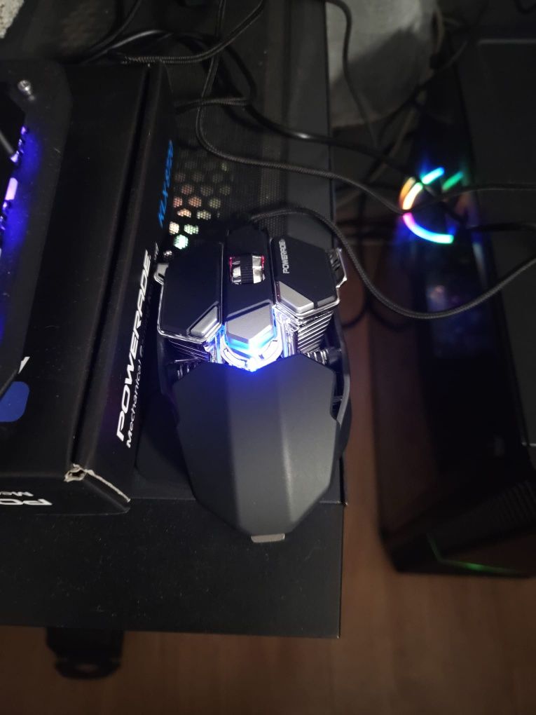 Vând pc procesor i5 7600 ram 8 gb placă video 4 gb