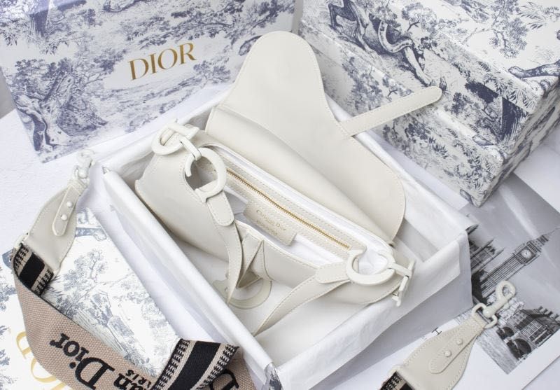 Geanta Dior Saddle alba