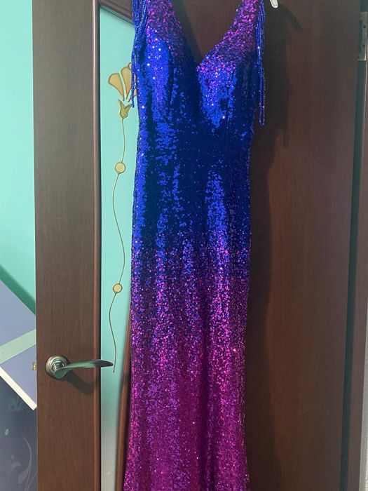 Вечернее платье с пайетками