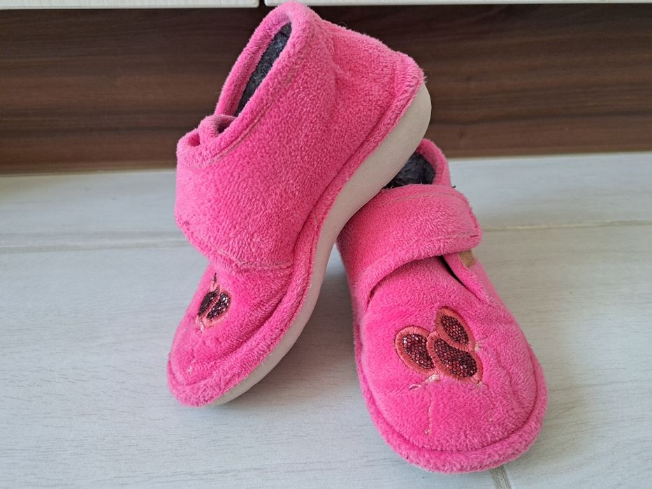 Пантофи за момиче