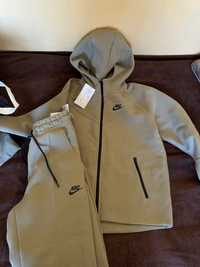 Дамски Екип Nike tech fleece