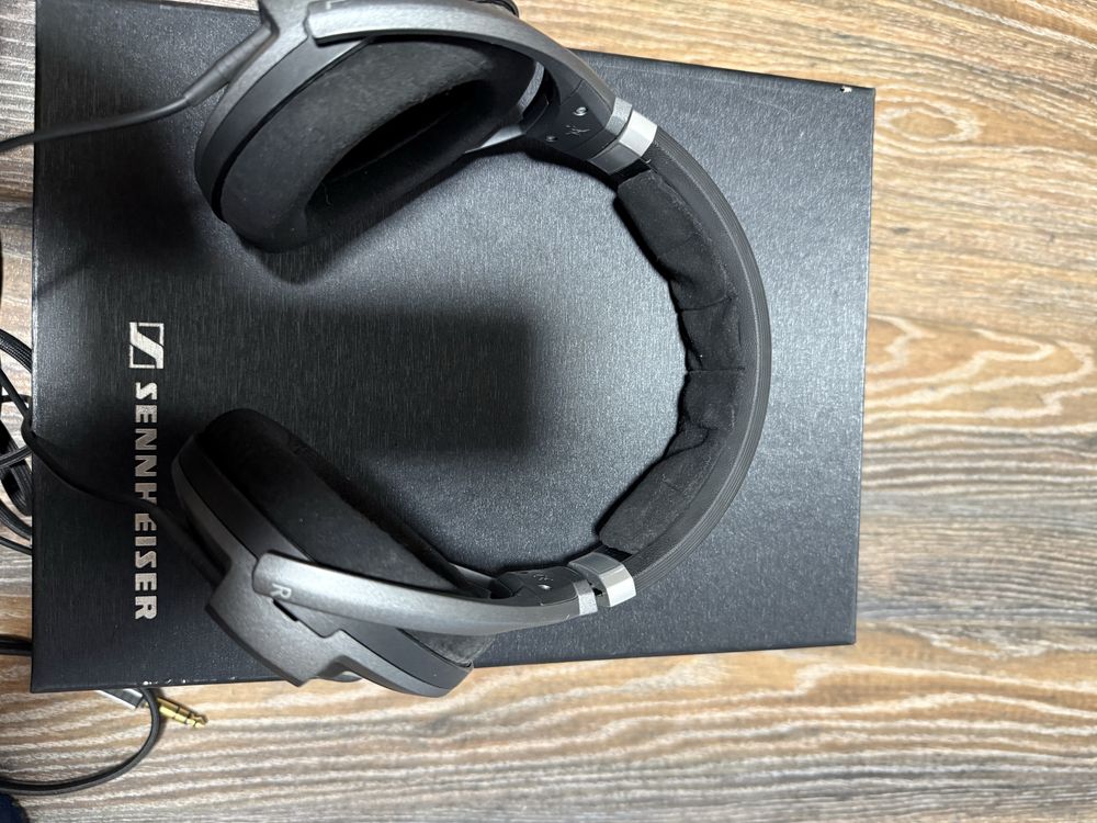 Продавам слушалки Sannheiser HD 700