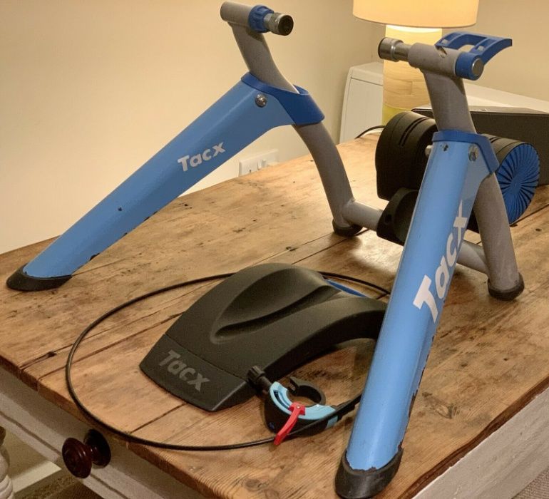 Продавам велотренажор Tacx Booster