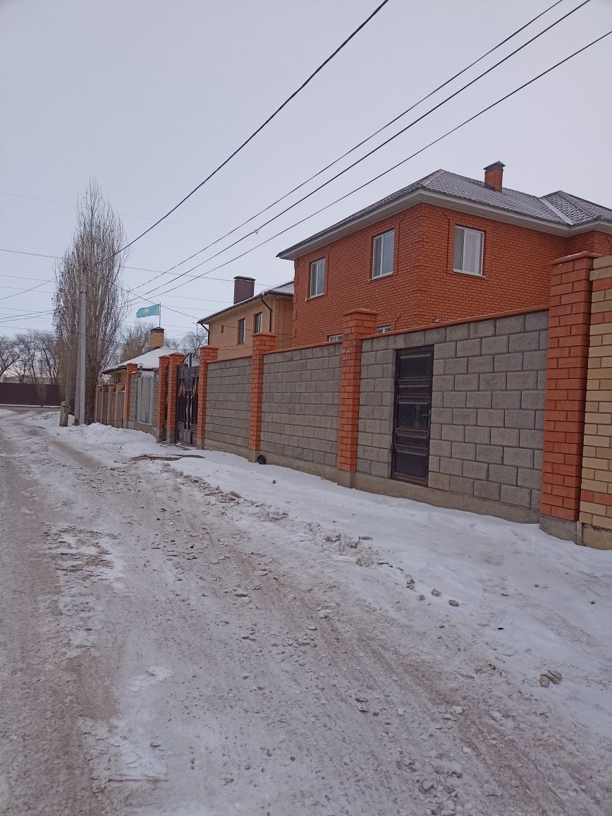 Продам коттедж в центре города парк 1- го президента
