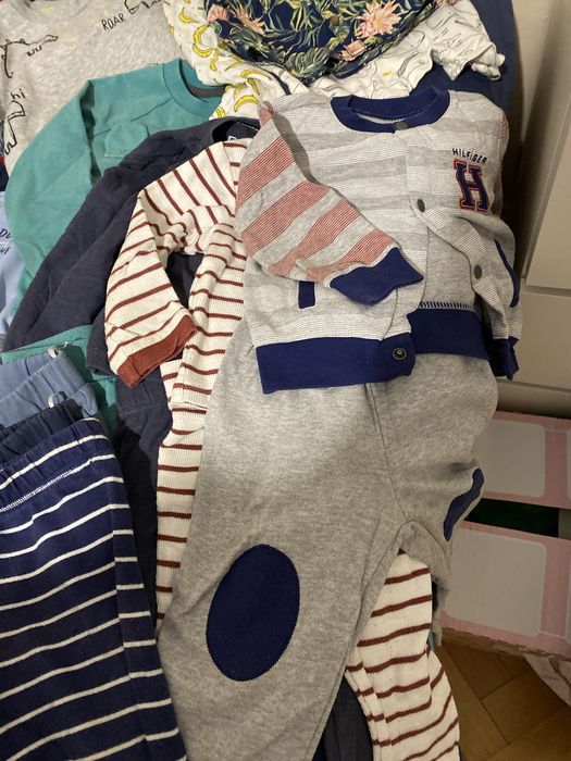 Lot hainute baietel 12-18 luni