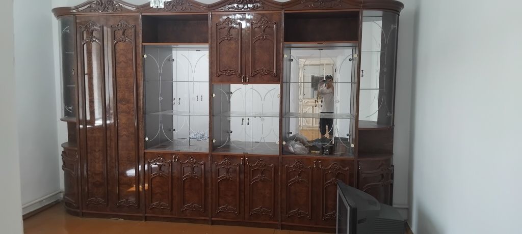 Сервант в отличном состоянии