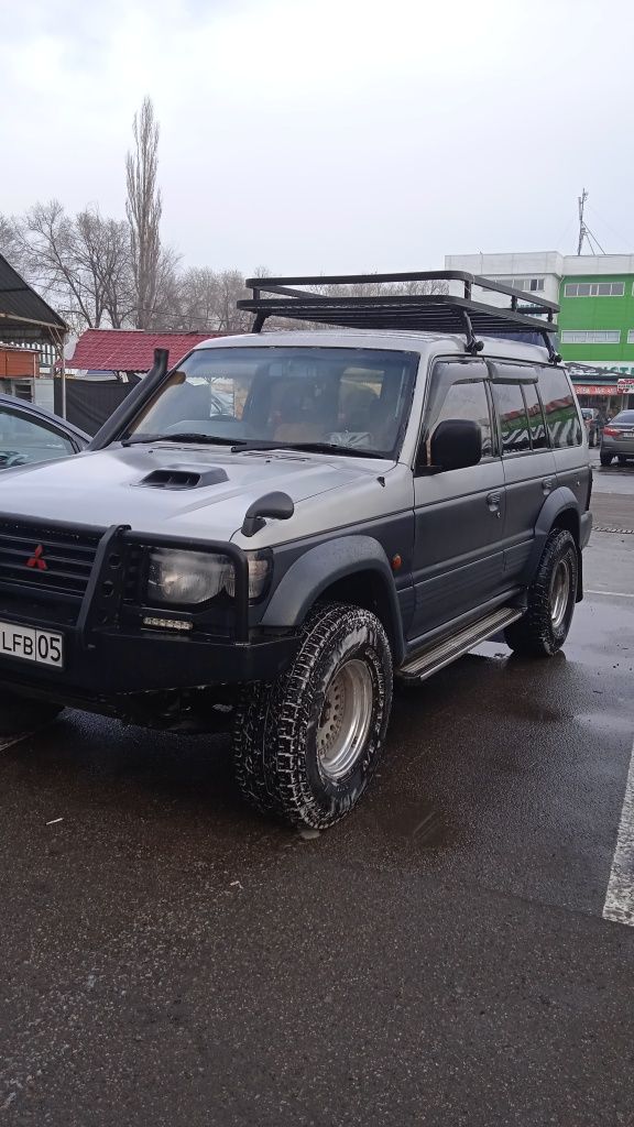 Mitsubishi Pajero 2