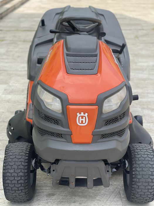 Tractoras de tuns iarba Husqvarna tc