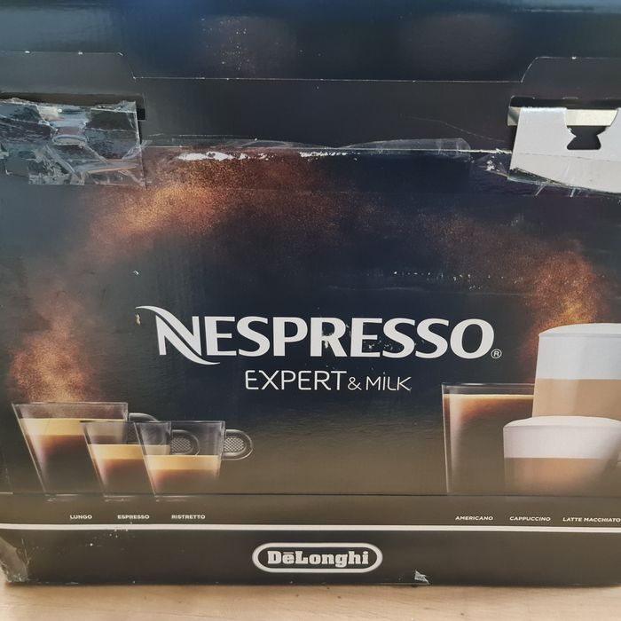 Vând aparat cafea nespresso expert&milk