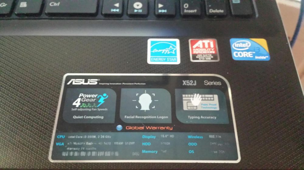 Laptop ASUS cu I3
