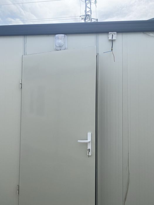 Продавам фургон нив