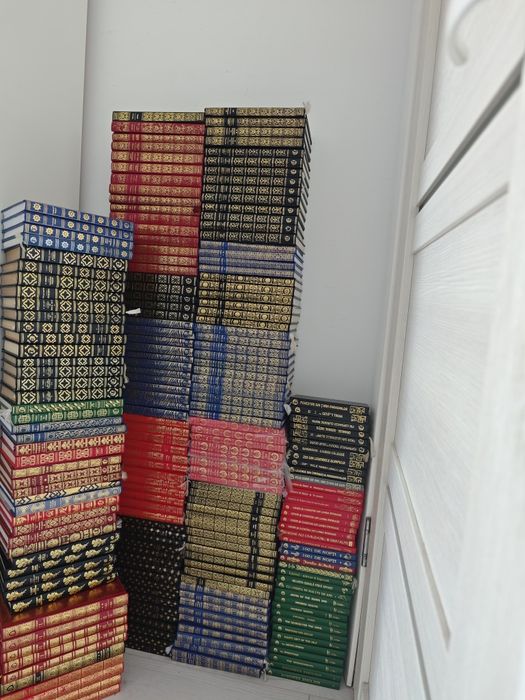 Colecție Prietenii Cartii, 250 vol, Cartonate, LUX