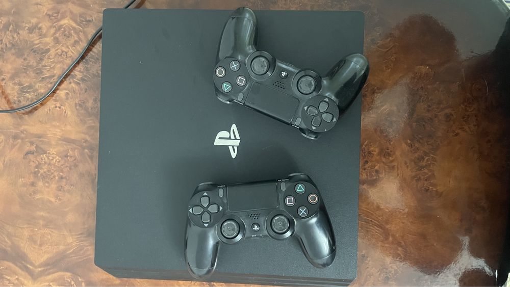 Ps 4 pro 500 гб 2 джостика