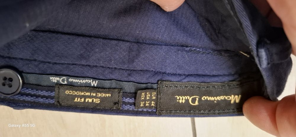 Vând pantaloni Massimo Dutti