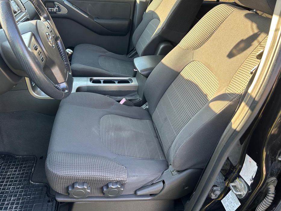 Nissan pathfinder.   Nv