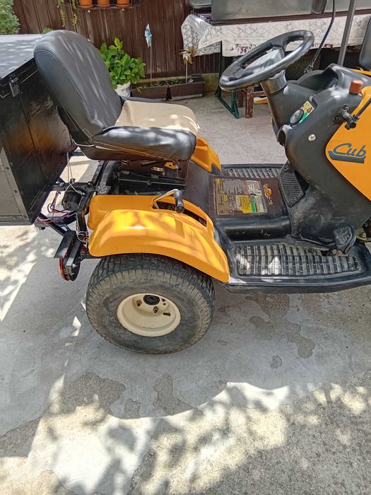 Vand Tractoraș Cub Cadet