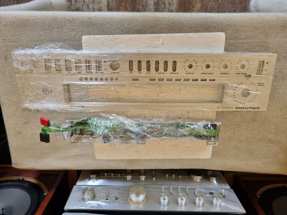 Panou frontal Amp Grundig R 3000-2. Impecabil.