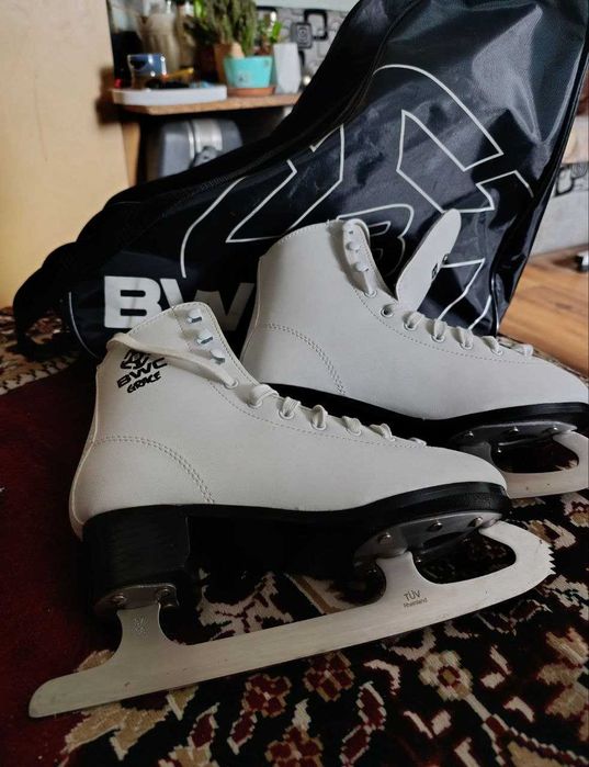 Продам коньки почти новые