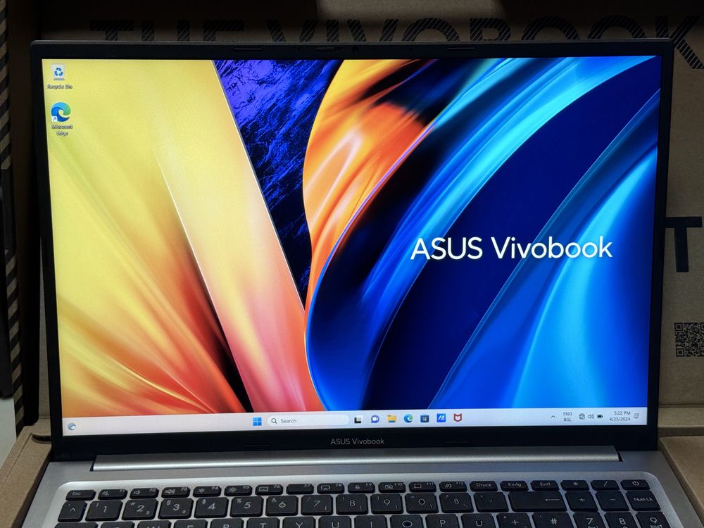 Asus Vivobook 16”инча OLED / 10-ядрен i7 / 16GB RAM / 512GB SSD/X1605Z