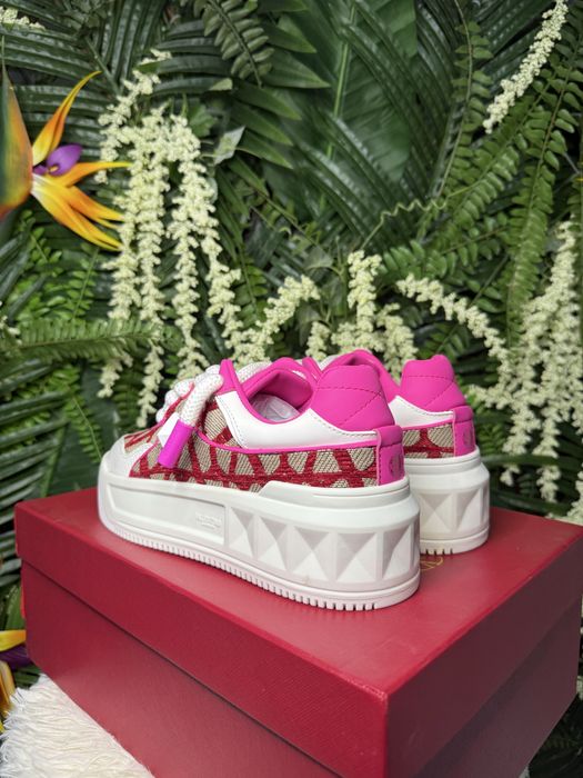 Valentino Garavani One Stud Pink