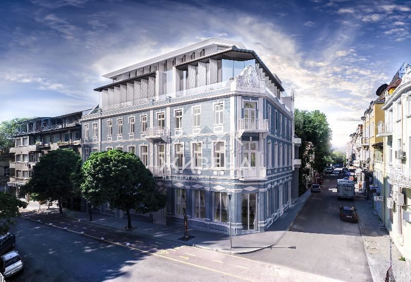 Продава се Тристаен апартамент в Варна, Център - 157 кв.м за 2928 €/кв.м - Снимка #2