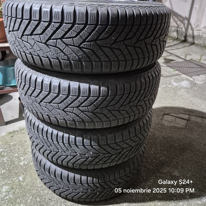 OCAZIE! Vand 4 anvelope iarna Yokohama 215/60/R16 99H BluEarth-500 ron