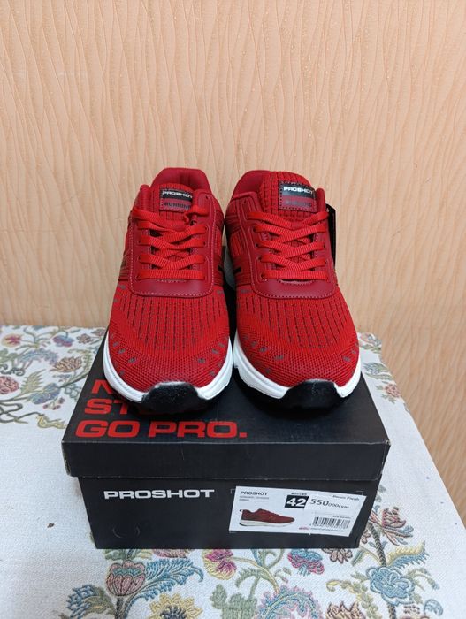 Турецкие кроссовки. Размер 42 в наличии 4 пары