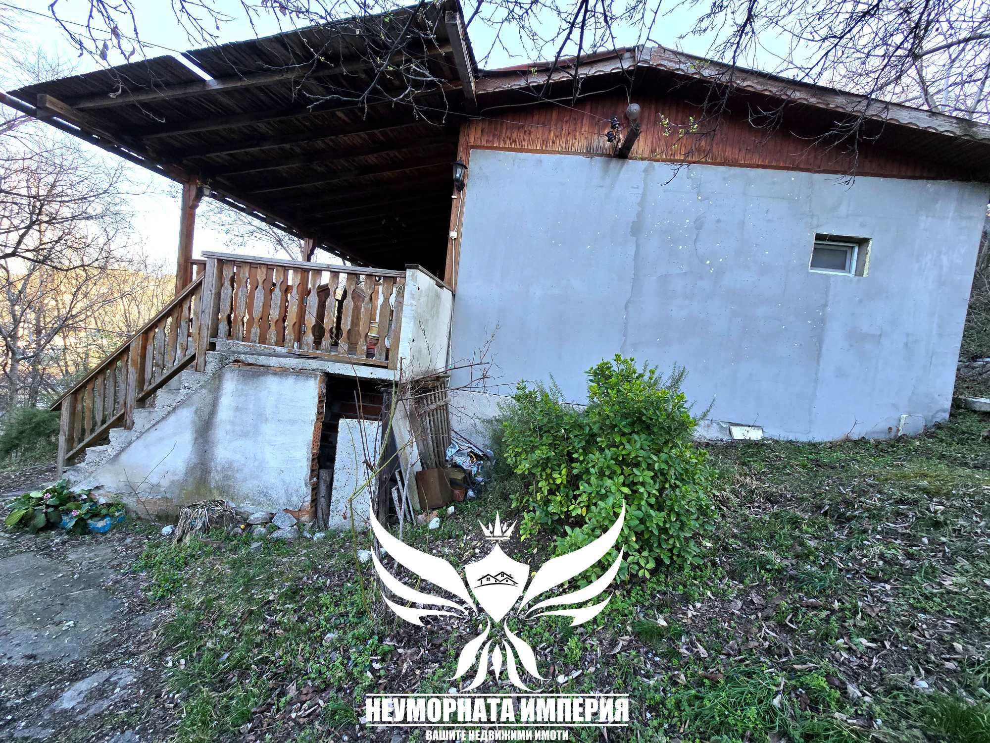 Продавам малка къща/вила 37РЗП в парцел 1100кв гр.Асеновград